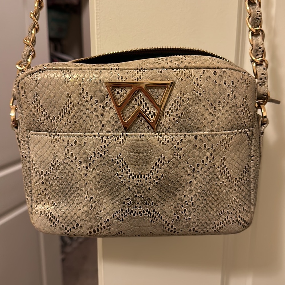 Women’s crossbody bag